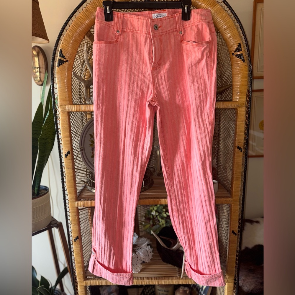 Cropped Pants with cuffs